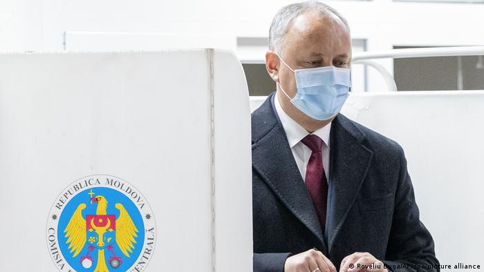 Moldovan President Igor Dodon votes