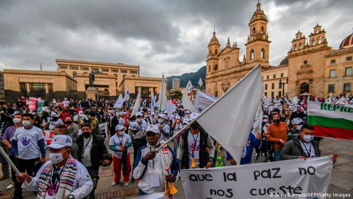 Foto de personas de la exguerrilla de las FARC en Bogotá