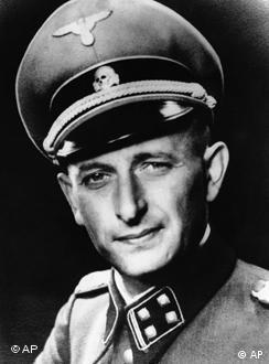 Adolf Eichmann en uniforme de las SS.