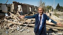 Ragiba Guliyeva in den Trümmern ihres alten Lebens. Ihr Haus wurde bei einem Raketenangriff auf Aserbaidschans zweitgrößte Stadt Ganja am 17.10.20 zerstört. Aserbaidschan macht Armenien für den Angriff verantwortlich. Es gab mehrere Tote.
Aufnahmedatum: 19.10.2020
Aufnahmeort: Ganja, Aserbaidschan
Copyright: Julia Hahn/DW