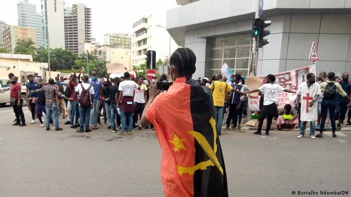 Jovens manifestam-se desde outubro em Luanda por melhores condições de vida no país