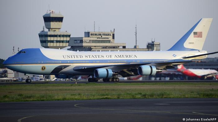 Die US-Präsidentenmaschine Airforce One auf dem Flughafen Berlin Tegel. Deutschland Obama landet in Tegel