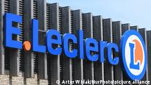 A view of E.Leclerc logo, a French cooperative society and hypermarket chain.
On Monday, July 22, 2019, in Caen, Normandy, France. (Photo by Artur Widak/NurPhoto) | Keine Weitergabe an Wiederverkäufer.