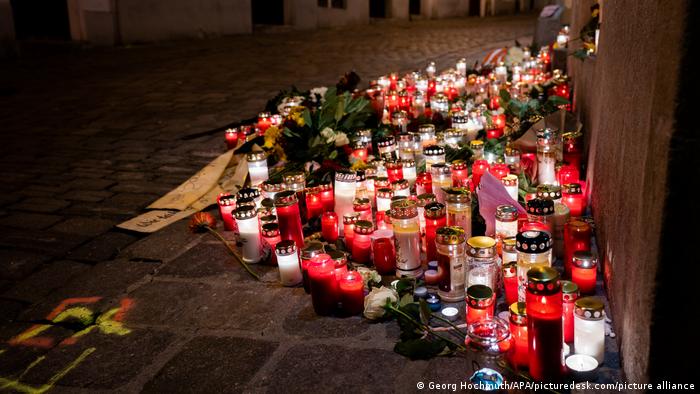 Österreich | Nach dem Terrorangriff in Wien | Kerzen am Tatort in der Seitenstettengasse