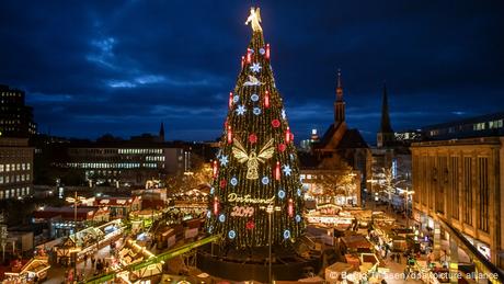 BdT Deutschland Weihnachtsbaum Dortmund (Bernd Thissen/dpa/picture alliance)