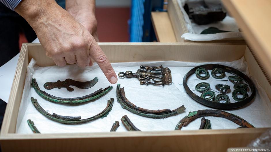 Looted artifacts on show in Russia highlight research | Culture| Arts ...