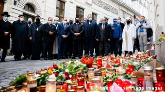 У таджикской ячейки были контакты с тем, кто совершил теракт в Вене в ноябре 2020 года и в Стокгольме в 2017 году. На фото: траурная церемония в память о погибших от теракта в Вене