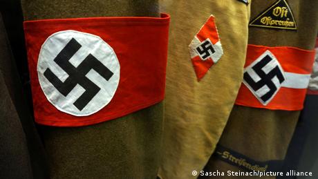 Щом завземат властта нацистите се заемат с политическите си врагове