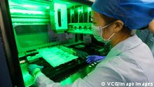 LANZHOU, CHINA - AUGUST 28: A lab technician conducts a screening test with a machine at a polypeptide drugs research center on August 28, 2020 in Lanzhou, Gansu Province of China. PUBLICATIONxINxGERxSUIxAUTxHUNxONLY Copyright: xVCGx CFP111296839350