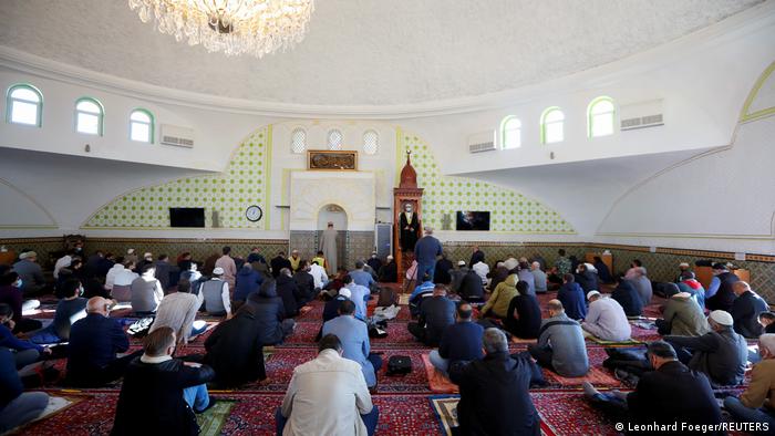 Muslimani se mole za žrtve napada u Belu u džamiji u tom gradu