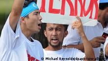 28 July 2009***
Protesters of the Islamic Uyghur ethnic group of China's Xinjiang province, also known as East Turkestan, demonstrate outside the White House as a Chinese delegation arrives to meet US President Barack Obama during the US-China Strategic and Economic Dialogue, in Washington DC, USA 28 July 2009. Protesters waved the 'Kokbayraq' flag, used by Uyghur people as a symbol of the East Turkestan independence movement, and shouted 'Shame on China'. The demonstration was held in response to the 05 July 2009 incident in Urumqi, Xinjiang where Chinese troops enforced martial law and cracked down on protesters. The death toll of 05 July 2009 incident is officially near 200 people with several hundred injured, according to Chinese authorities, but protesters claim the figures are much higher. The placard in the picture reads; 'China is Terror'. EPA/MICHAEL REYNOLDS +++(c) dpa - Report+++ |