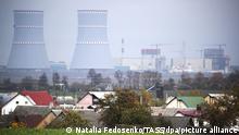 11.10.2019, Weißrussland: GRODNO REGION, BELARUS - OCTOBER 11, 2019: A distant view of Belarusian nuclear power plant during an emergency exercise based around a scenario involving a reactor accident and emergency response including evacuation, sheltering, crisis management, and information exchange. Natalia Fedosenko/TASS Foto: Natalia Fedosenko/TASS/dpa |