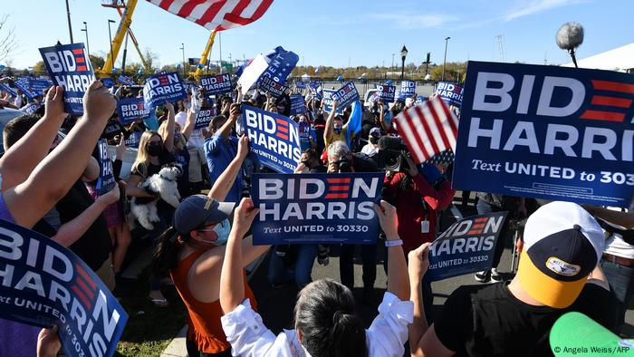 US-Wahl 2020 | Unterstützer von Joe Biden feiern (Angela Weiss/AFP)