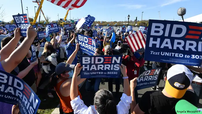 US-Wahl 2020 | Unterstützer von Joe Biden feiern (Angela Weiss/AFP)
