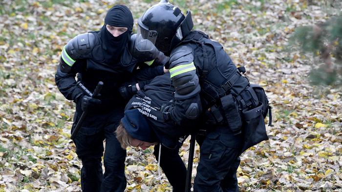 Weißrussland | Belarus Minsk | Proteste Polizei Festnahmen (Viktor Tolochko/Sputnik/dpa/picture alliance)