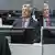 Hashim Thaci aparece sentado en una corte de La Haya, al frente, un jurista