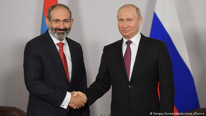 Russlands Präsident Wladimir Putin und Armeniens Ministerpräsident Nikol Paschinjan (Archiv)
