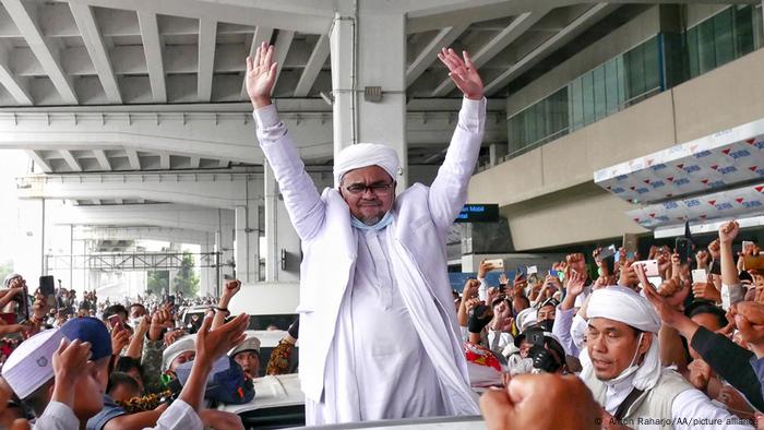Islamic Defenders Front (FPI) leader Rizieq Shihab at the International Soekarno-Hatta Airport in Tangerang, Indonesia Islamic Defenders Front (FPI) leader Rizieq Shihab at the International Soekarno-Hatta Airport in Tangerang, Indonesia
