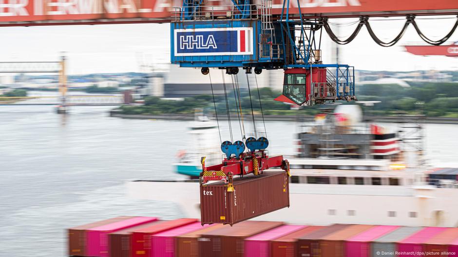 Deutschland | Containerbrücke im Hamburger Hafen