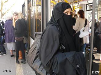 New ladies sexy saudi burka