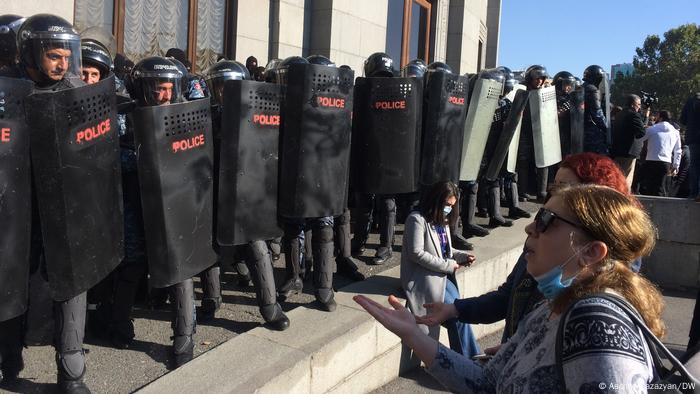 Во время акции протеста в Ереване, 11 ноября