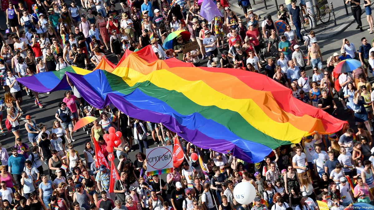 Еврокомиссия займется обеспечением равенства для ЛГБТ – DW – 12.11.2020