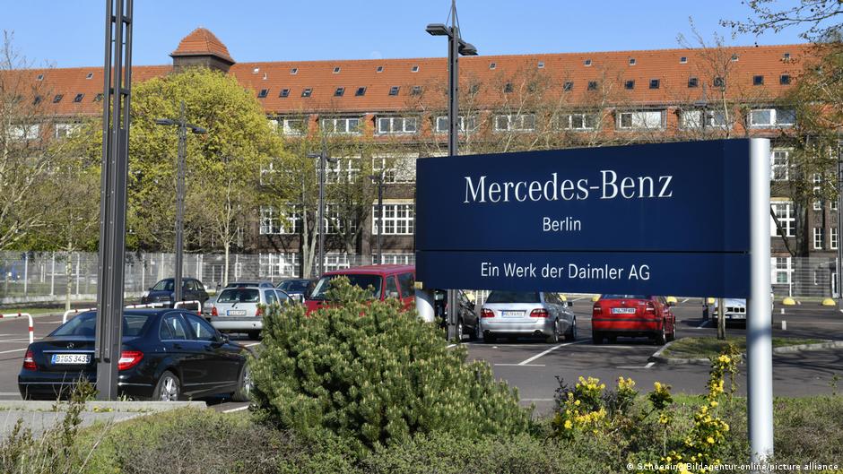 Berlin Mercedes Benz Executive Jumps Ship For Tesla Business Economy And Finance News From A German Perspective Dw 12 11 2020