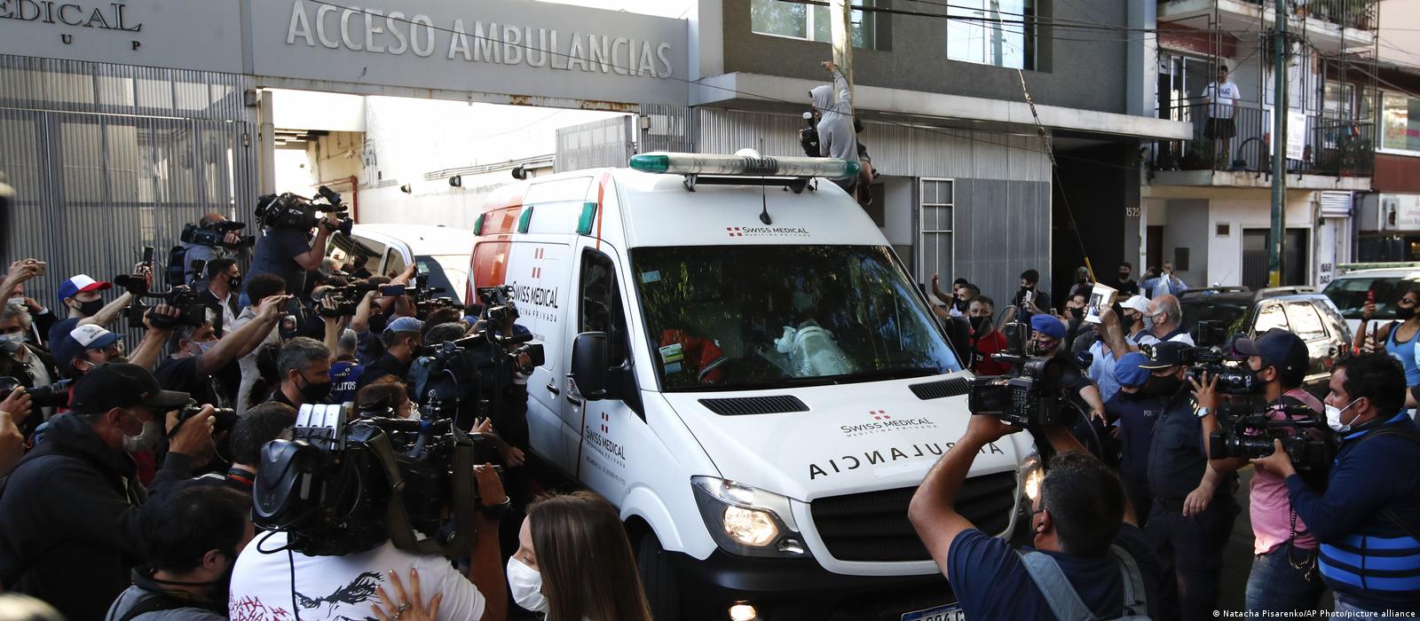 Maradona leaves hospital after brain surgery – DW – 11/12/2020