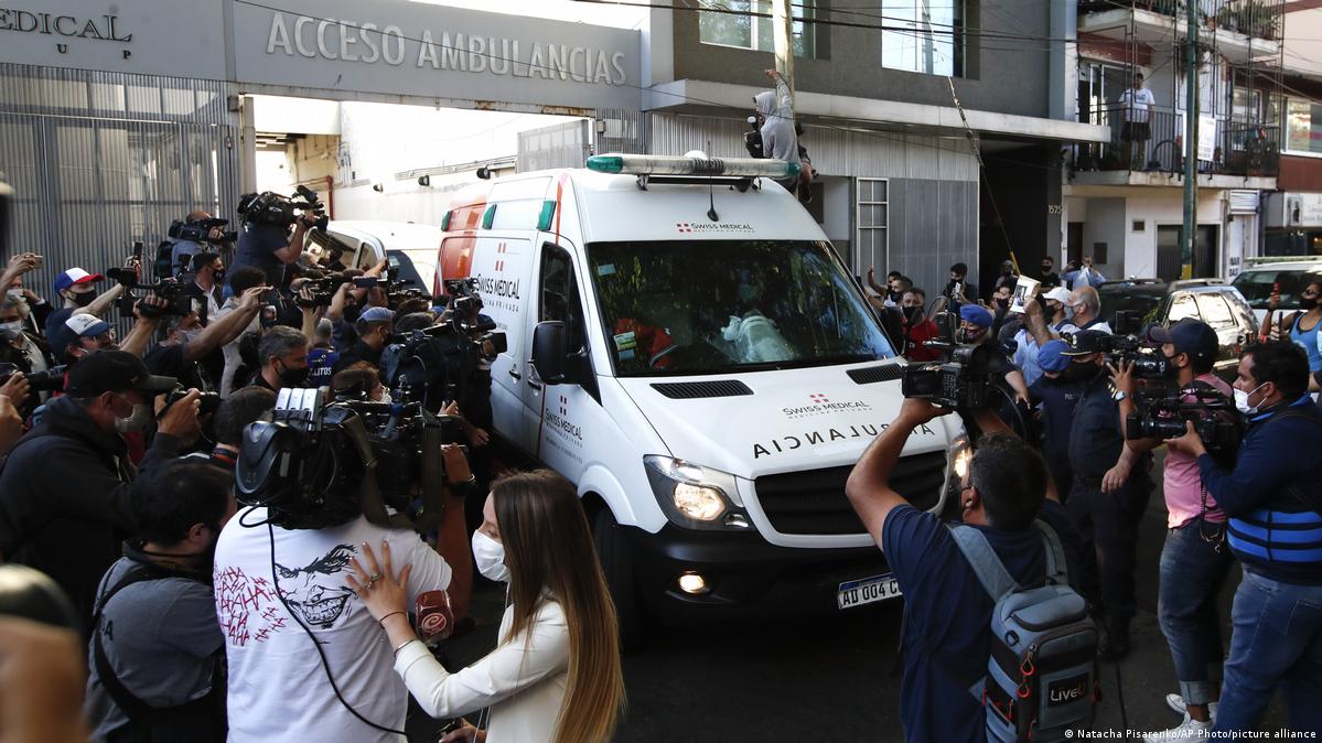 Maradona leaves hospital after brain surgery – DW – 11/12/2020