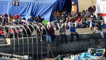 10.11.2020 *** Over two thousand migrants rest in the Arguineguin harbour, in the Spanish island of Gran Canaria, after being rescued by coast guards or reaching the island by their own means, in Arguineguin, Spain November 10, 2020. REUTERS/Borja Suarez