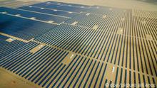 30.06.2018, China, Haixi: Aerial view of arrays of solar panels at a photovoltaic power station in Xitieshan town, Haixi Mongol and Tibetan Autonomous Prefecture, northwest China's Qinghai province, 30 June 2018.
China's thinly populated Qinghai province, located in the country's northwest next to Tibet, got all of its energy needs from renewable sources for 15 consecutive days, marking a new record as Beijing tries to wean the country off its traditional dependence on dirtier coal. Qinghai's relatively sparse population of about 6 million, combined with its high altitude at the base of the Himalayas, make it an ideal candidate for such renewable energy self-sufficiency from sources including hydropower, solar and wind. Its high altitude means sun is more intense than in other locations, and fast-flowing water sources are also more common. Relatively less vegetation at such heights also makes wind power more practical. Foto: Stringer/dpa |