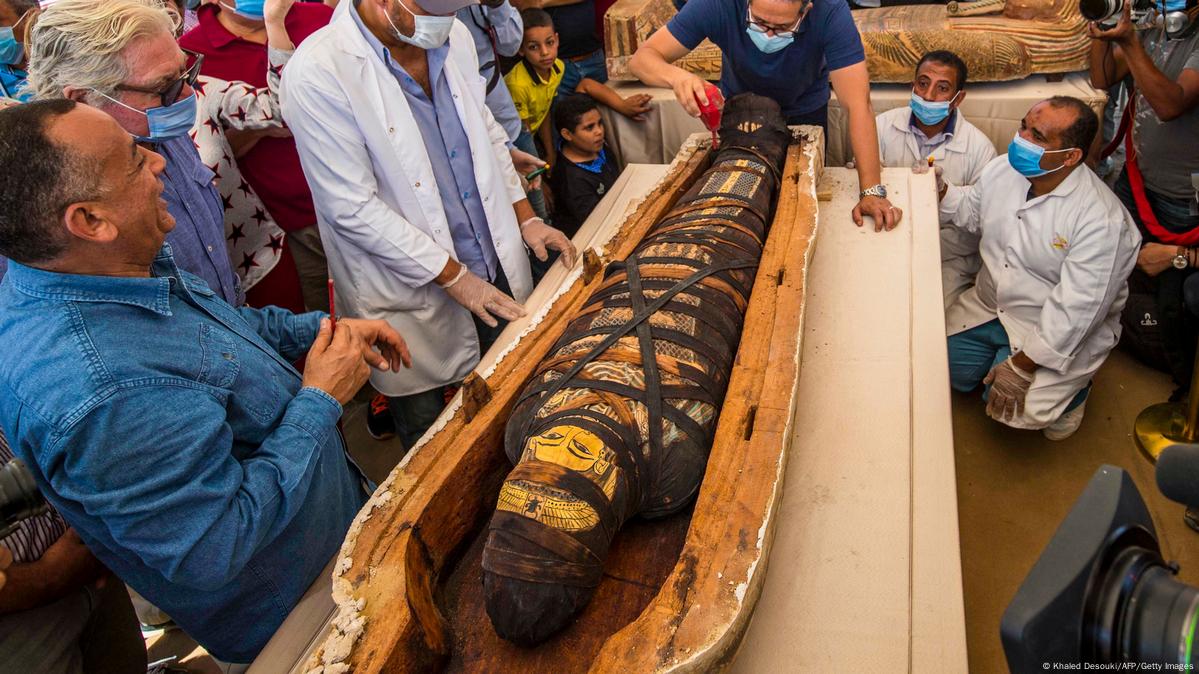 Egypt Uncovers Tomb Treasure Trove – DW – 11/14/2020