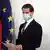 Канцлер Австрии Себастьян Курц в защитной маске перед пресс-конференцией, на которой он объявил о введении второго локдауна из-за пандемии коронавируса