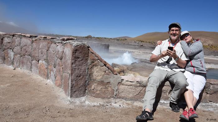 Schmidtgen alături de soția sa în Atacama, Chile