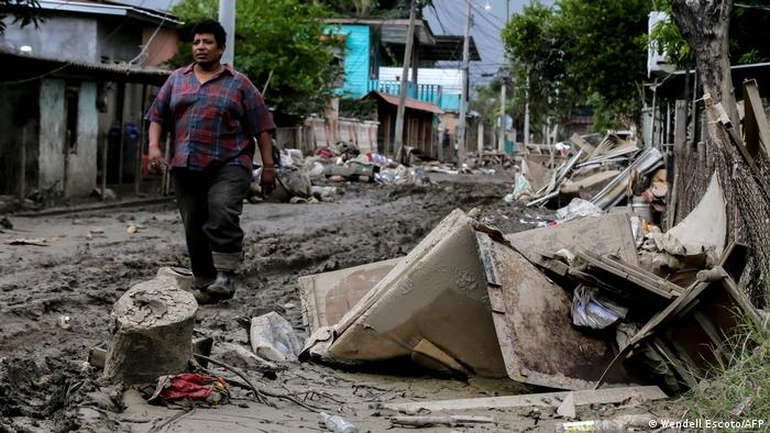La furia del huracán Iota desprende techos e inunda calles en Nicaragua | Las noticias y análisis más importantes en América Latina | DW | 17.11.2020