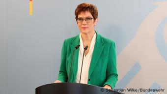 Almanya Savunma Bakanı Annegret Kramp-Karrenbauer