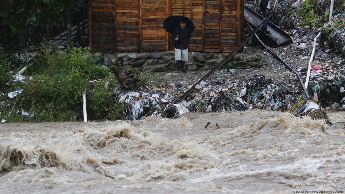 Flooding in Central America as Iota storm rips through – DW – 11/18/2020