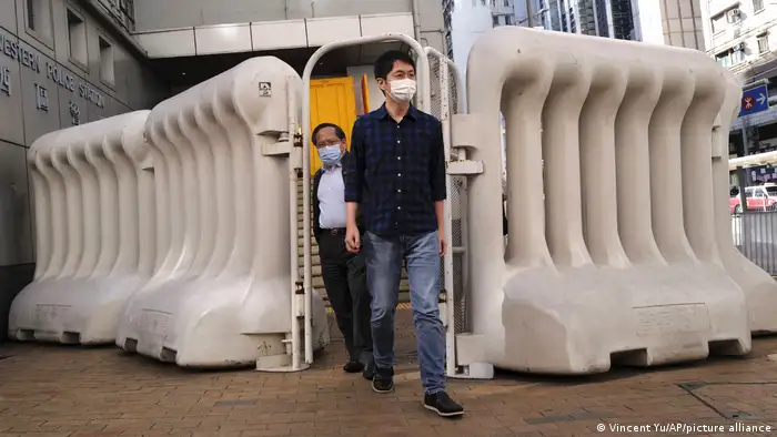 Hongkong Oppositionelle von Polizei freigelassen
