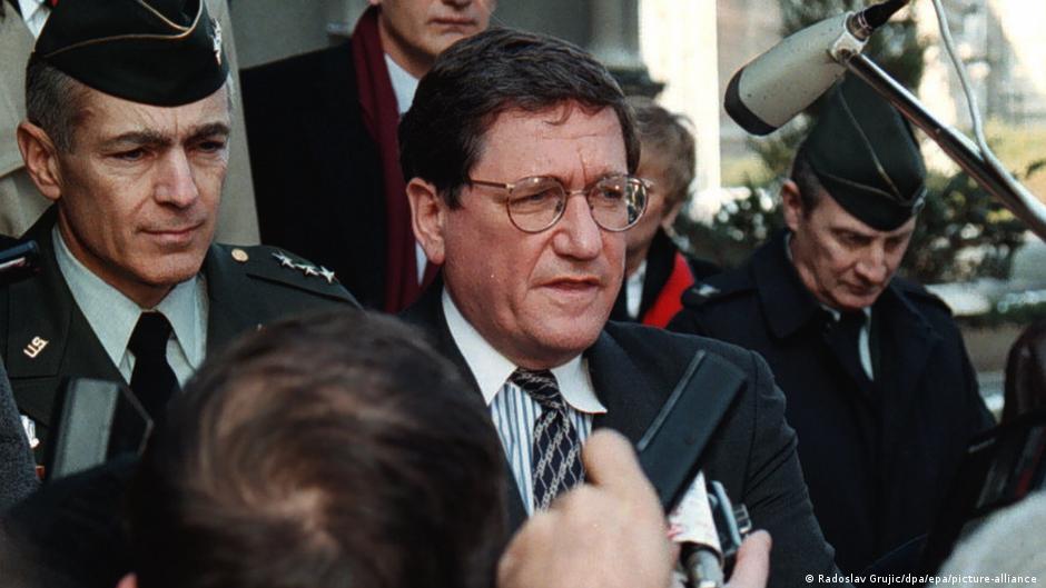 Američki diplomata Ričard Holbruk na konferenciji za novinare u Beogradu