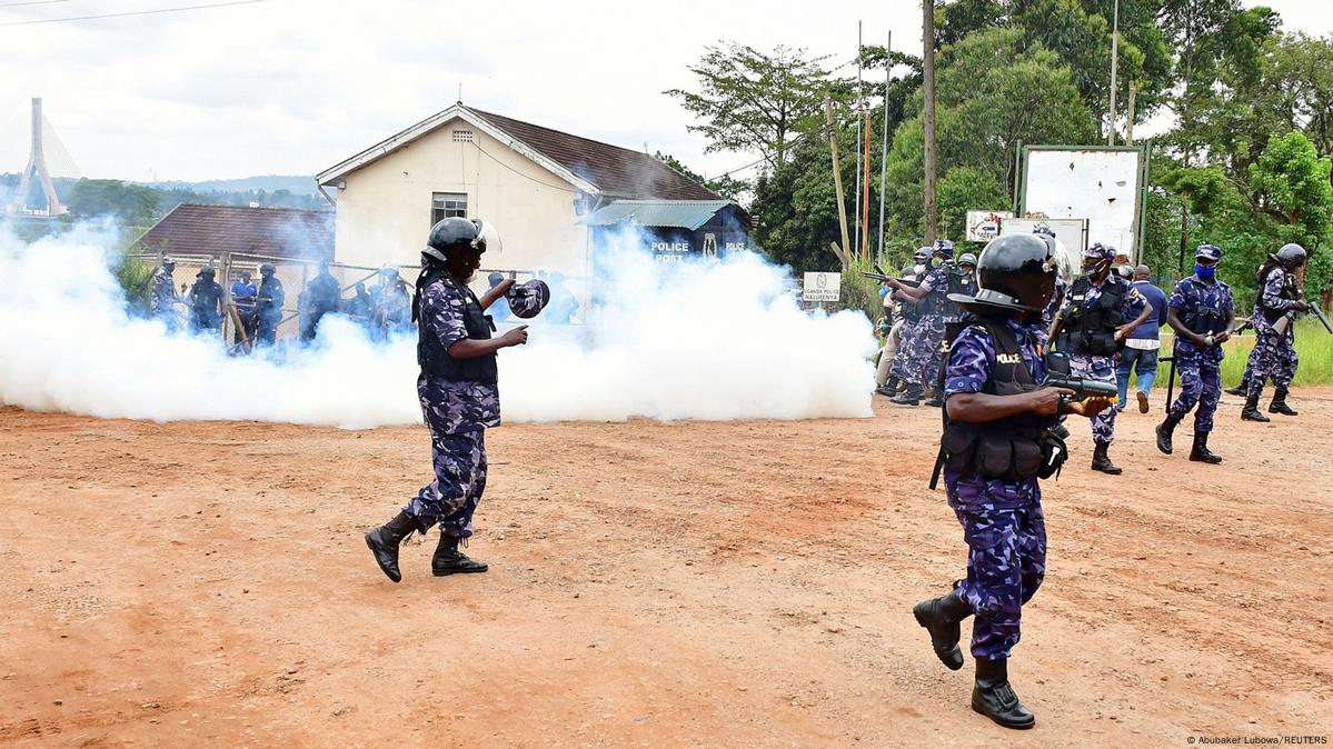 Deadly Protests In Uganda After Bobi Wine Arrest Dw 11 18 2020