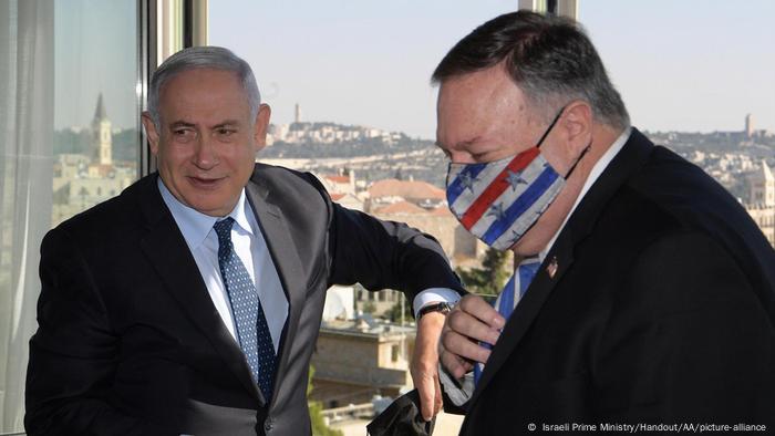 El secretario de Estado de EE. UU., Mike Pompeo, con el primer ministro israelí, Benjamín Netanyahu. (19.11.2020). El secretario de Estado de EE. UU., Mike Pompeo, con el primer ministro israelí, Benjamín Netanyahu. (19.11.2020).