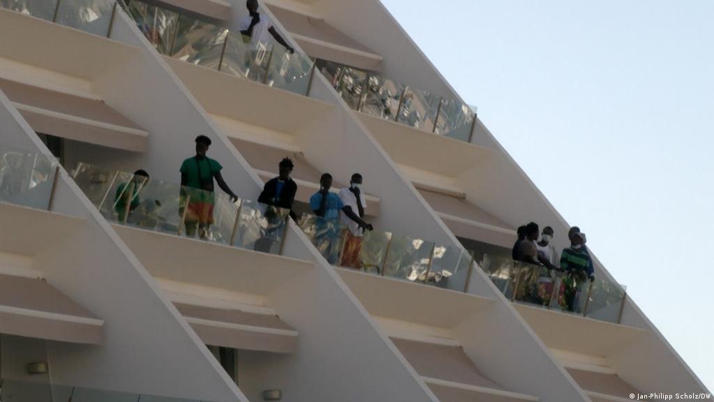 Un récord de más de 8.000 migrantes alcanzó Canarias | Europa al día | DW |  03.12.2020