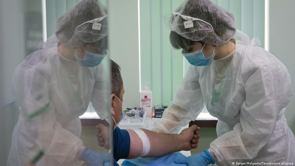 В России незначительно снижается количество зараженных коронавирусом | Новости из Германии о России | DW - Vimarsana News