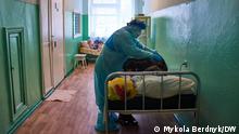 Das ist Krankenhaus in der kleinen Stadt Liubar in der Ukraine, wo die mit Coronavirus infitiierten Patienten sich aufhalten. Stichworte: Coronavirus, COVID-19, Ukraine, Liubar, Zhytomyr, Krankenhaus, Patienten, Ärzte
Foto: DW-Korrespondent in der Ukraine Mykola Berdnyk.