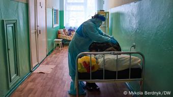 На забезпечення лікарень киснем гроші зі спецфонду уряд виділив лише у жовтні. Мільярди на дороги розподілялися значно швидше На забезпечення лікарень киснем гроші зі спецфонду уряд виділив лише у жовтні. Мільярди на дороги розподілялися значно швидше