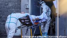 19.11.2020 *** Covid-19-affected patients arrive at the Cardarelli Hospital on November 19, 2020 in Naples, Italy. A horrific video that captured the body of an Italian man lying dead on a toilet floor in the same hospital has sent shockwaves across the country. The Covid-19 patient is seen slumped over the toilet in the shocking footage captured by a patient who slipped inside while staffers were looking for a stretcher. Photo by Fotgramma/IPA/ABACAPRESS.COM |