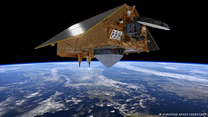 L'image du document montre le satellite Sentinel-6, dédié à la mesure du niveau de la mer dans le cadre de l'observation de la Terre Copernicus de l'Union européenne