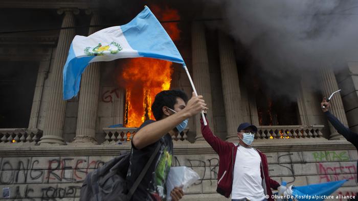 Incendio en el Congreso de Guatemala.