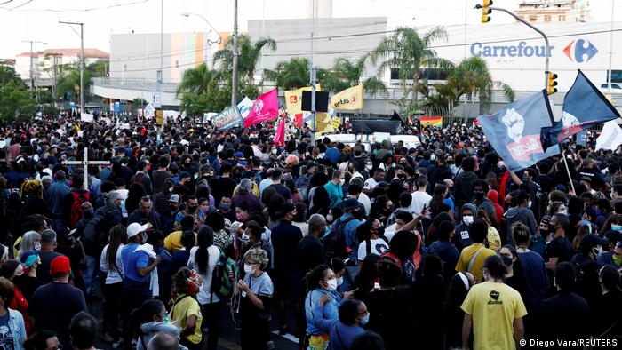 Brasilien Porto Alegre | Protest vor Supermarkt nach Tod durch Sicherheitspersonal