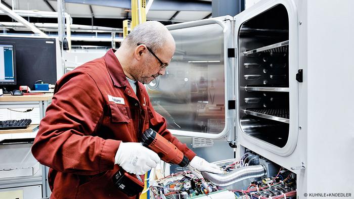 Tuttlingen | Herstellung von Spezialkühlschränken beim Labortechnik-Hersteller Binder GmbH